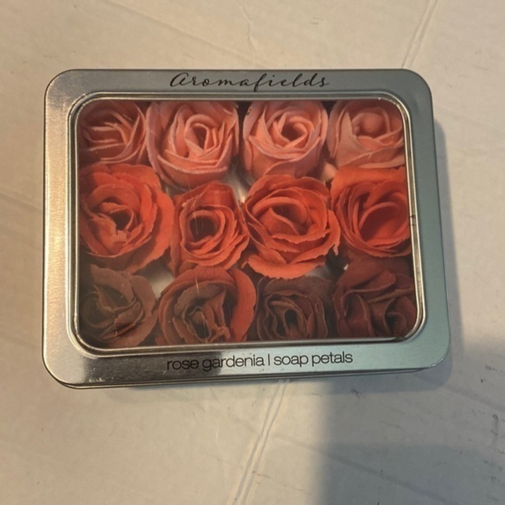 Aromafields rose gardenia soap petals